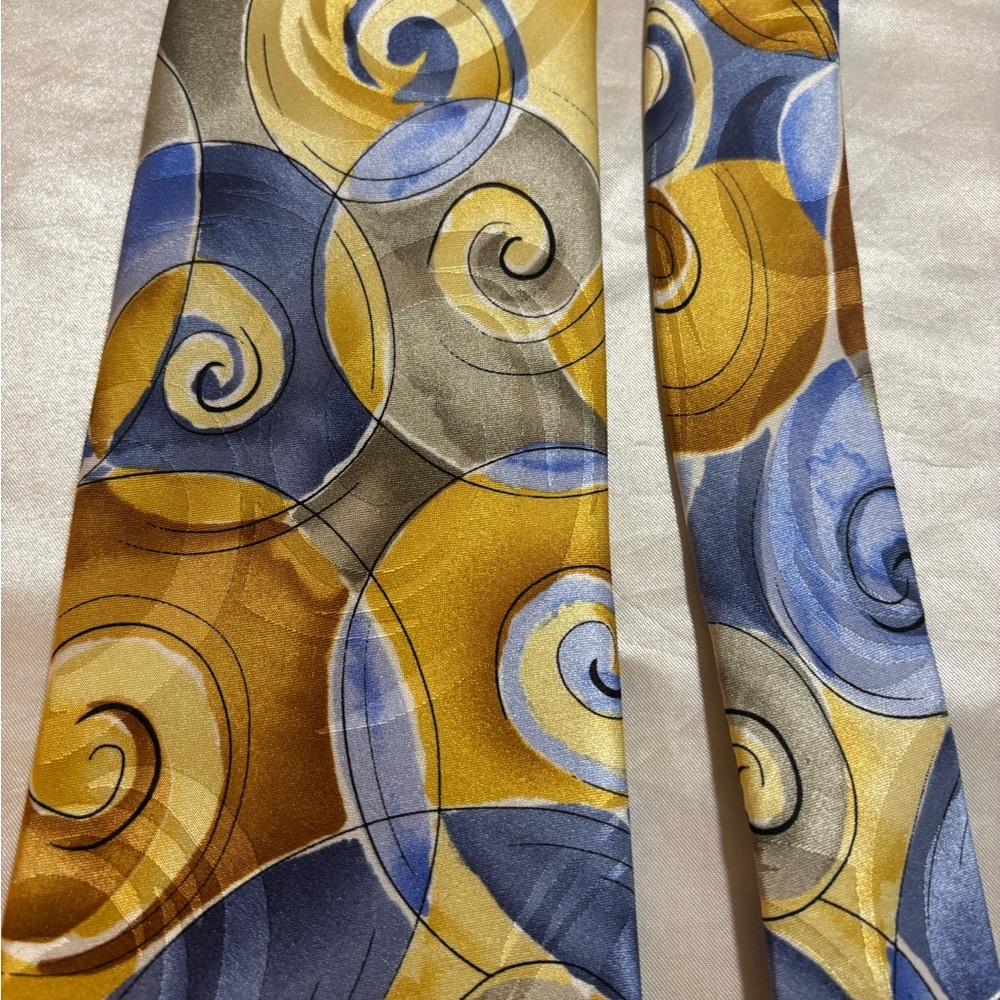 Abstract Swirl Pattern Tie
